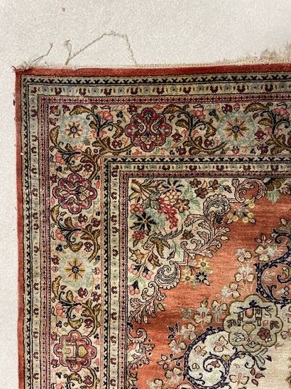 Silk carpet GHOUM.
150 x 102 cm
Cut bang...