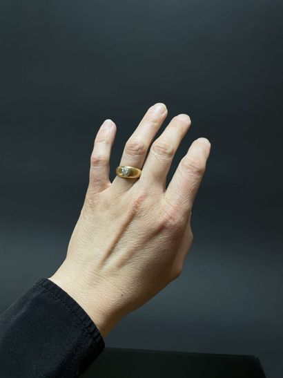 Gold ring with closed setting diamond, 0,75...