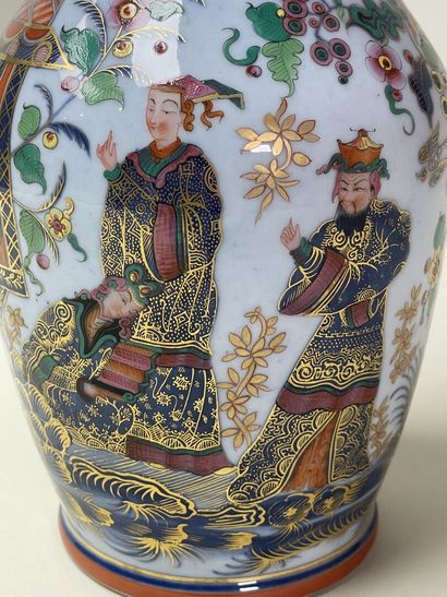BAYEUX: Rare porcelain baluster vase decorated...