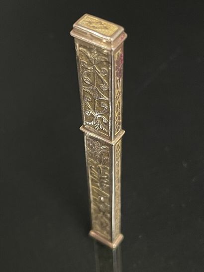 Gold needle case 
Gold 750°*/00
7.55 g 