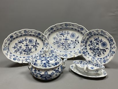 MEISSEN Pieces of the service of table in...