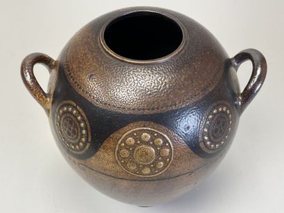 Henri SIMMEN (1880-1963). 
Vase à deux anses...