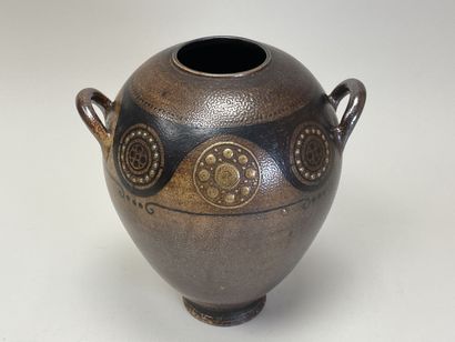 Henri SIMMEN (1880-1963). 
Vase à deux anses...