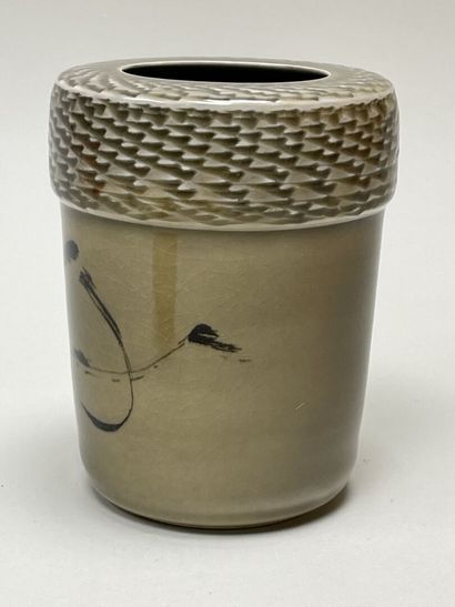 Amel HEDE (born in 1955).
vase celadon decoration...