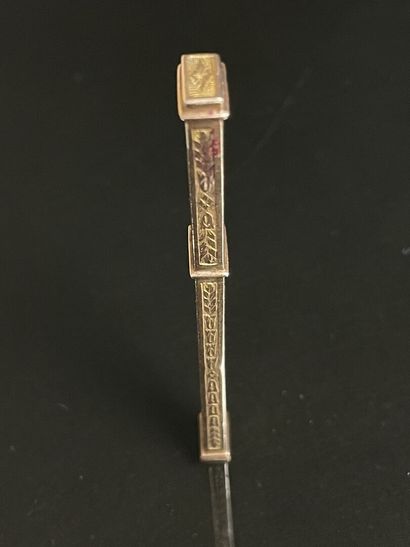 Gold needle case 
Gold 750°*/00
7.55 g 