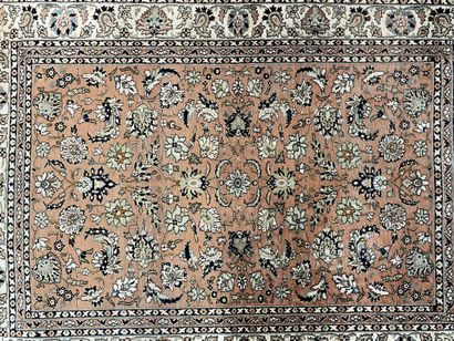 Oriental silk carpet. 
210 x 150 cm. 