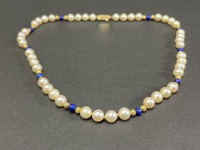 Necklace of cultured pearls, lapis lazuli...