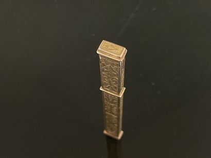 Gold needle case 
Gold 750°*/00
7.55 g 