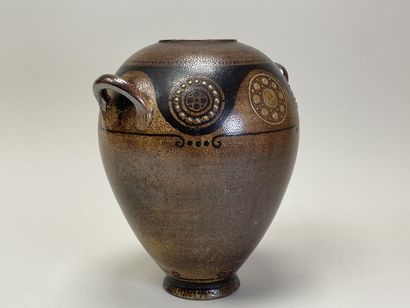Henri SIMMEN (1880-1963). 
Vase à deux anses...