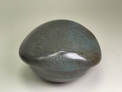 Gérald POTT (1936-) 
Two stoneware pebbles,...