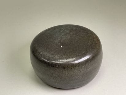 Gérald POTT (1936-) 
Two stoneware pebbles,...