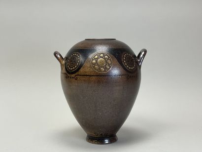 Henri SIMMEN (1880-1963). 
Vase à deux anses...