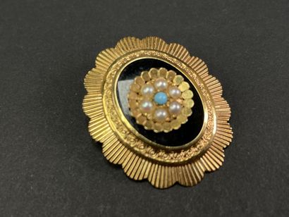 Gold pendant - brooch with onyx and pearls...