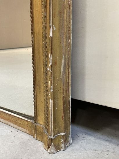 Mirror frame in wood and gilded stucco. 
180...