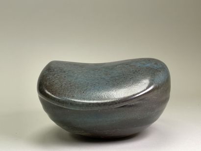 Gérald POTT (1936-) 
Two stoneware pebbles,...