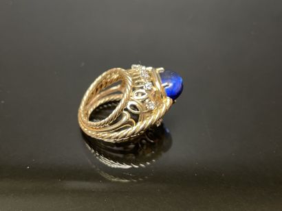 Large ring in gold 750°/00, sapphire cabochon,...