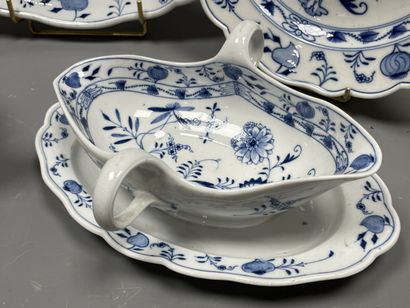 MEISSEN Pieces of the service of table in...