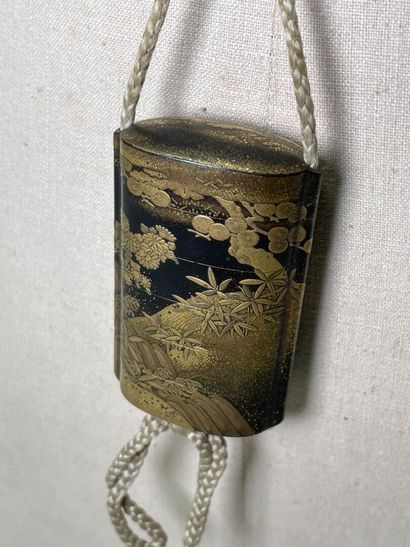 Lacquered wood inro with five compartments....