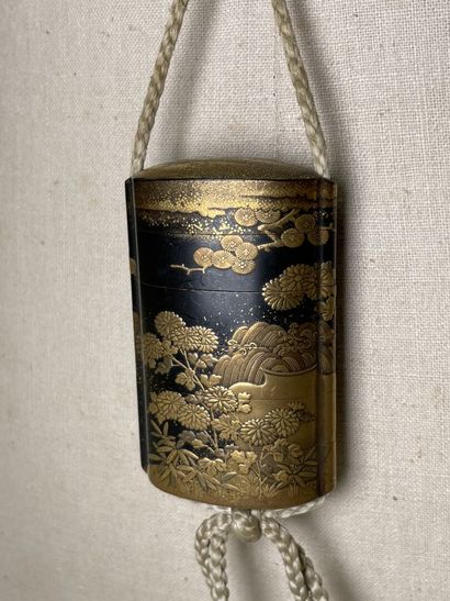 Lacquered wood inro with five compartments....