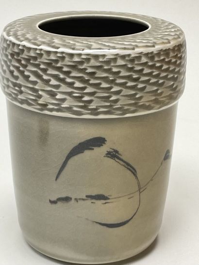 Amel HEDE (born in 1955).
vase celadon decoration...