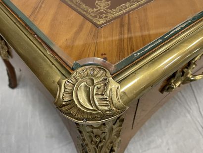 Flat desk in frieze of satin and rosewood,...