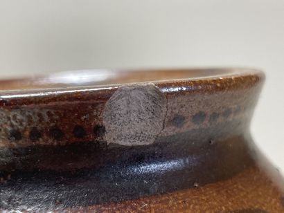 Henri SIMMEN (1880-1963). 
Vase à deux anses...