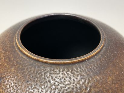 Henri SIMMEN (1880-1963). 
Vase à deux anses...