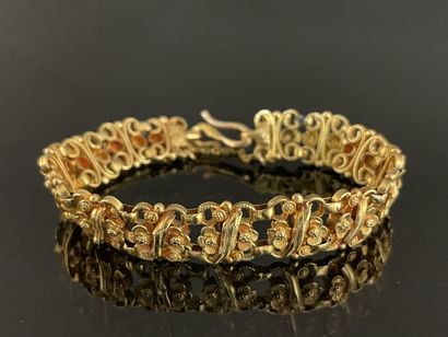 * Cuff bracelet with gold flowers 
Gold 750°/00
L:...