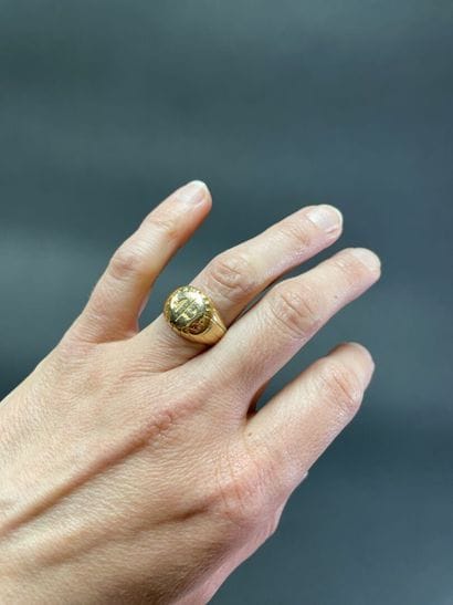 Chevalière in gold 750°/00.
TDD: 56
weight...