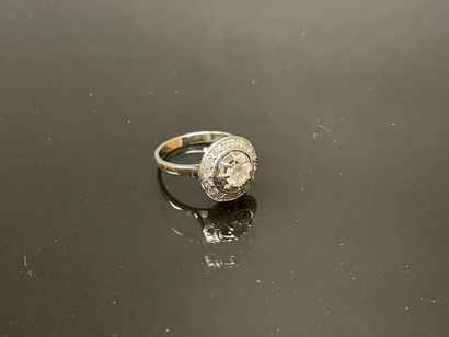 Ring in white gold. Set with a diamond, surrounded...