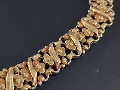 * Cuff bracelet with gold flowers 
Gold 750°/00
L:...