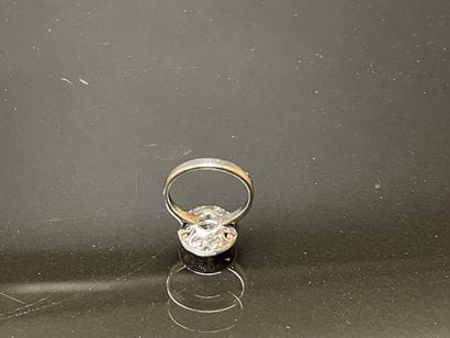 Ring in white gold. Set with a diamond, surrounded...