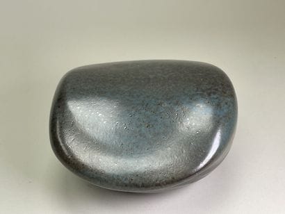 Gérald POTT (1936-) 
Two stoneware pebbles,...