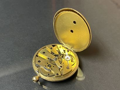 Gold pocket watch.
Missing the clasp
D: 36...