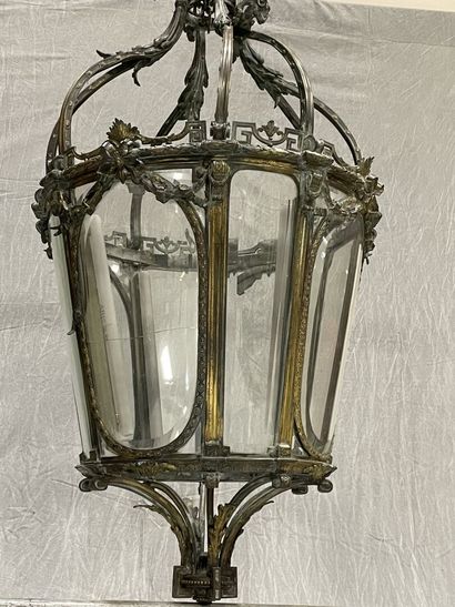 Important lantern in bronze and glass with...