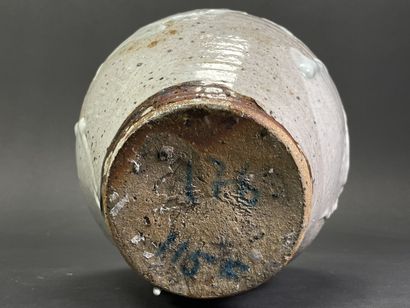 Vase en grès et épaisses coulures d'émail...