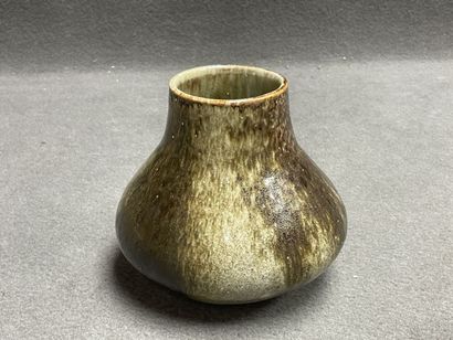 Tim ORR (Born 1940) 
Vase. 
H. 16 cm. 
D....