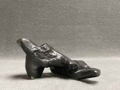 Tim ORR (Né 1940) 
Sculpture en céramique
12...