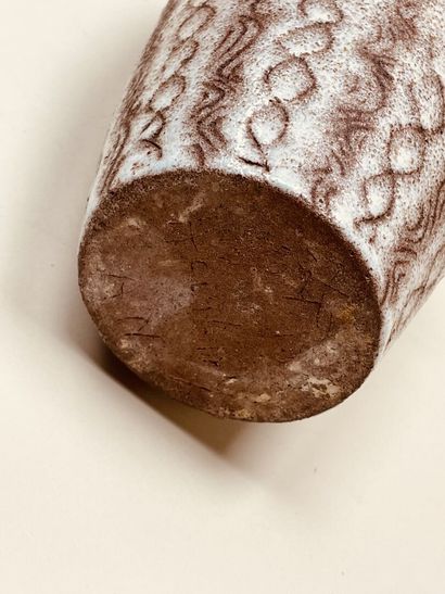 ACCOLAY
Vase en grès chamotté à col asymétrique...