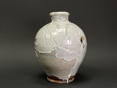 Vase en grès et épaisses coulures d'émail...