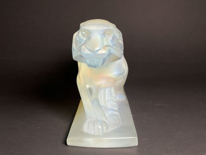 CESARI France.
Walking tiger.
Large opalescent...