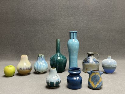 Lot de neuf céramiques diverses. 
H. : de...
