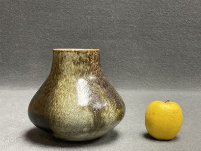 Tim ORR (Born 1940) 
Vase. 
H. 16 cm. 
D....