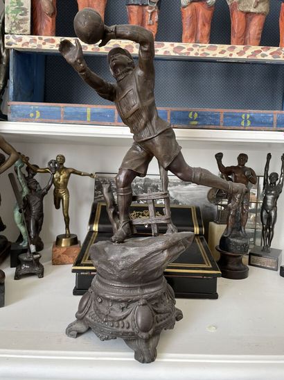 FOOT
Le Gardien de but.
Statuette en régule,...