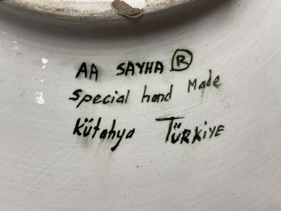 Plat en faïence KÜTANYA
Turquie XXe
H. :6...