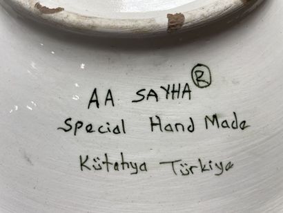 Plat en faïence KÜTANYA
Turquie XXe
H. :6...