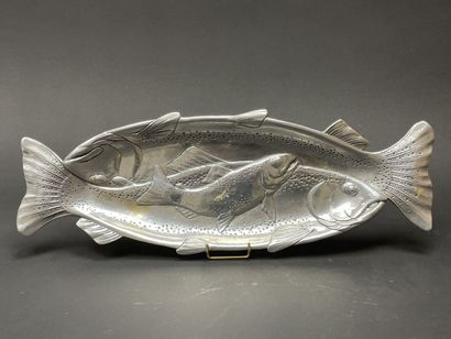 Deux plats poissons en métal.
L. : 30 cm...