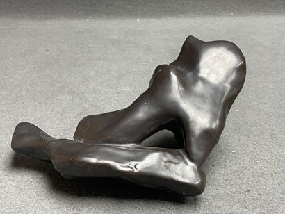 Tim ORR (Né 1940) 
Sculpture en céramique
12...