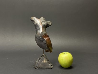 Buste de femme.
Sculpture en grès
H. :25...