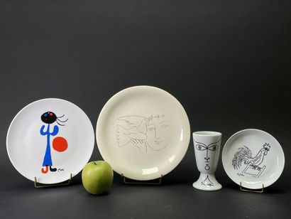 Ensemble de vaisselle porcelaine avec décor...